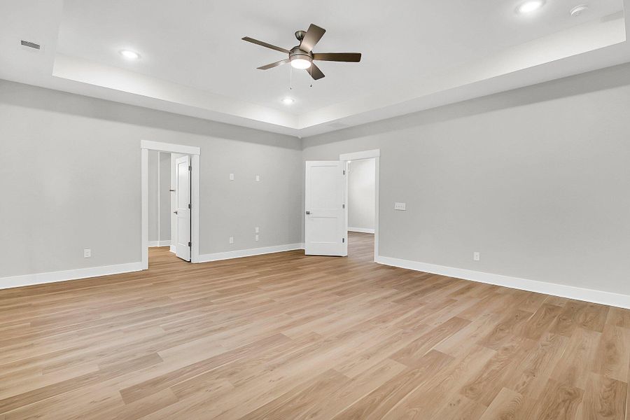 Spacious, unfurnished interior of a new home in Hidden Ponds Reserve, Awendaw (Image 26).