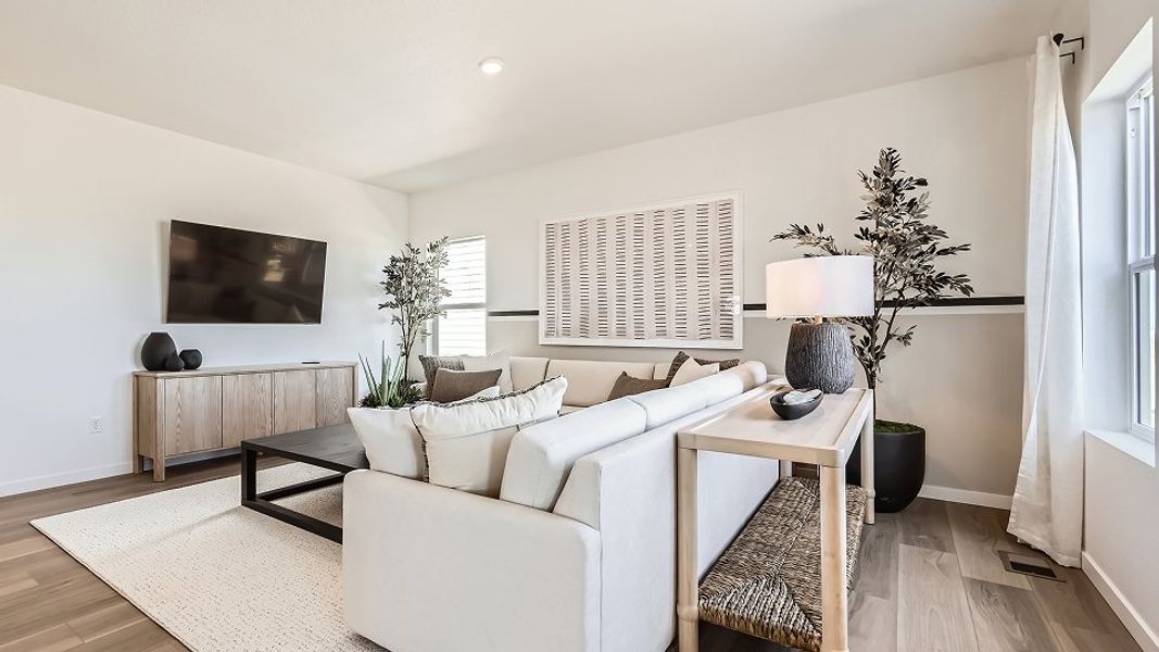 041025 1974 Graham Great 3of4 F1 Base2