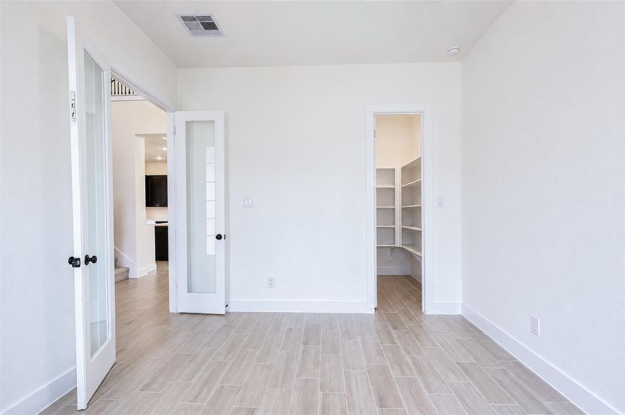 Spacious, unfurnished interior of a new home in , Katy (Image 40).