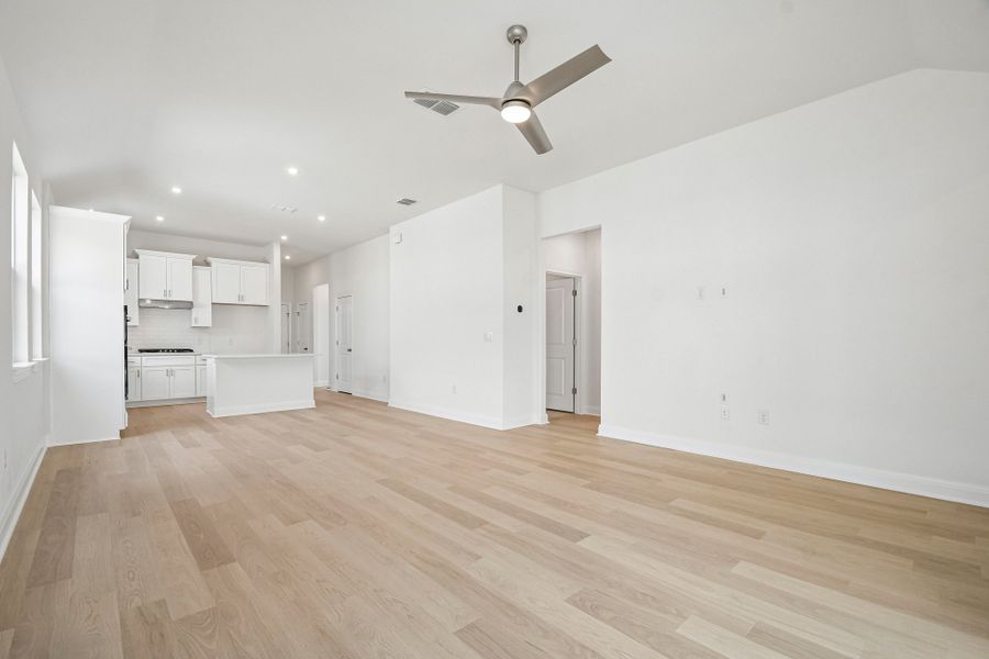 Spacious, unfurnished interior of a new home in Sage Hollow, Kyle (Image 14).