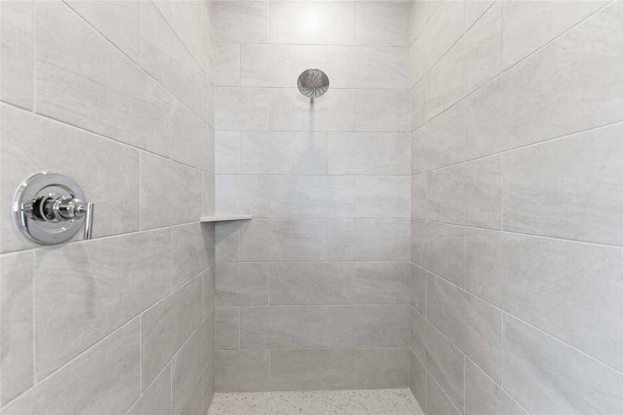 Close-up of interior finishes inside a home in Valencia, Manvel (Image 14). Close-up of interior finishes inside a home in Valencia, Manvel (Image 14).