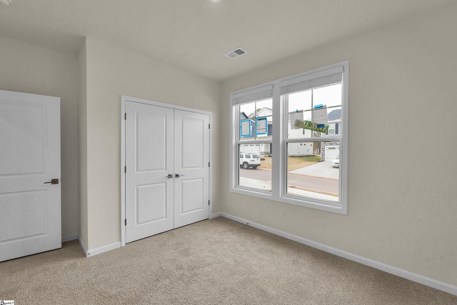 Spacious, unfurnished interior of a new home in Sedona, Greenville (Image 22).