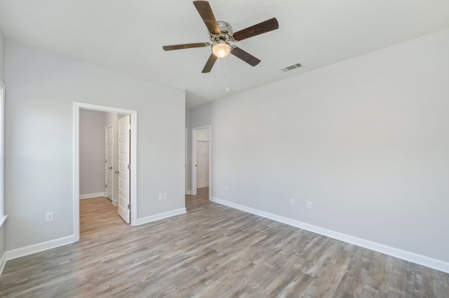 Representative unfurnished interior of a home built from the Georgia by CJL Homes in McCarthy Estates, Defuniak Springs (Image 34).