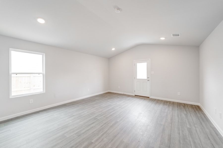 Spacious, unfurnished interior of a new home in Madalynn Estates, Corpus Christi (Image 21).