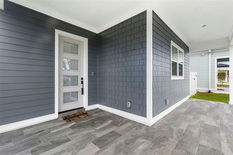 Exterior details and patio area of a home in , St. Petersburg (Image 32).