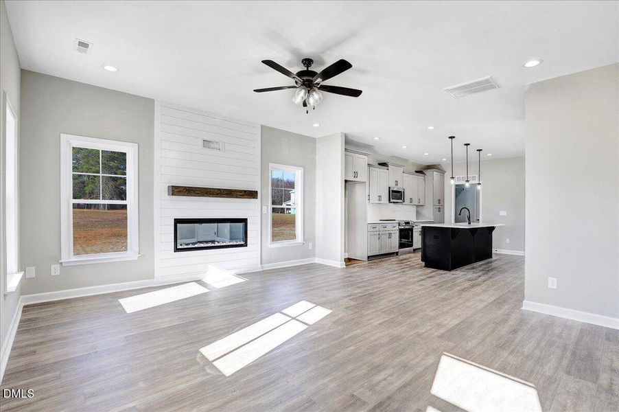 21-503 E 1st St-21 21-503 E 1st St-21