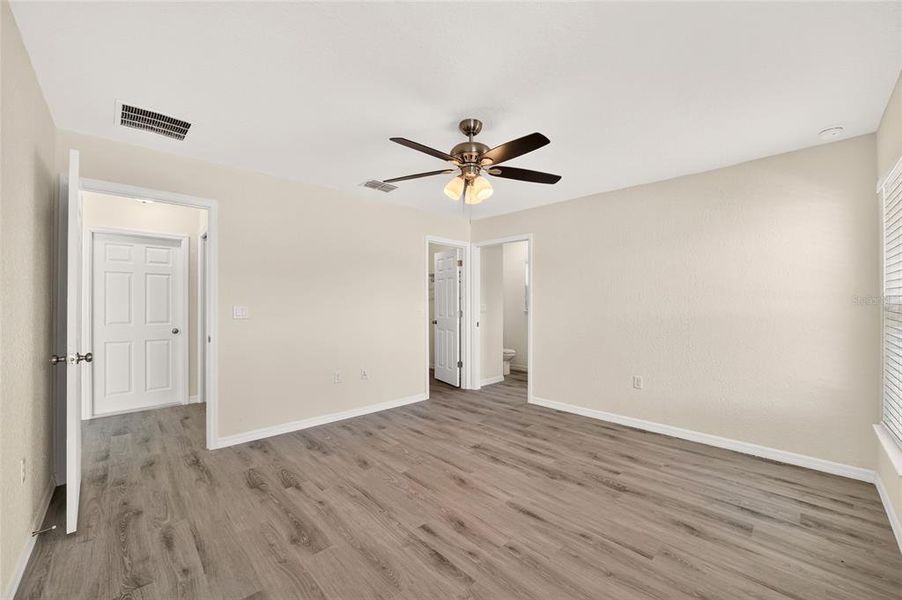Spacious, unfurnished interior of a new home in , Ocala (Image 29).