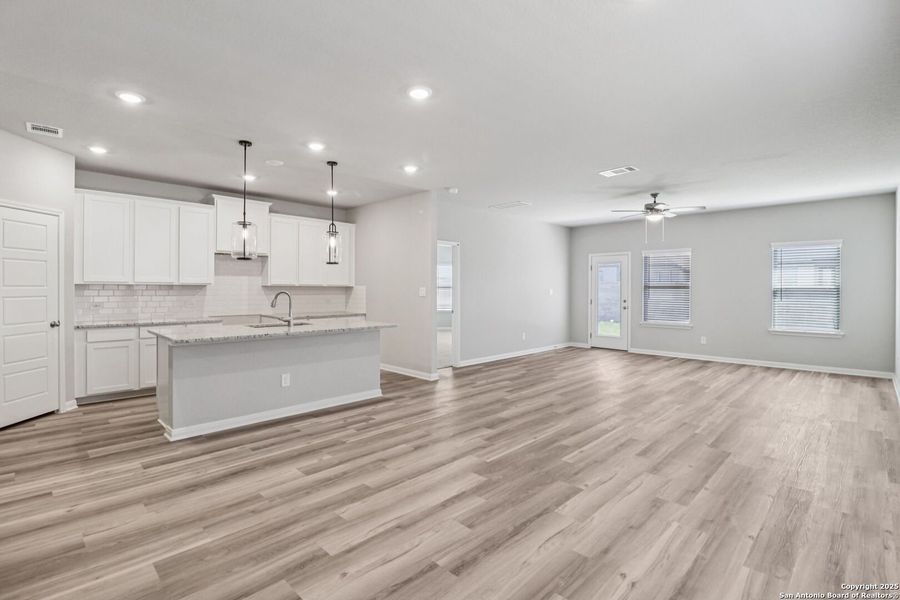 Spacious, unfurnished interior of a new home in Arcadia Ridge - Premier Series, San Antonio (Image 18).