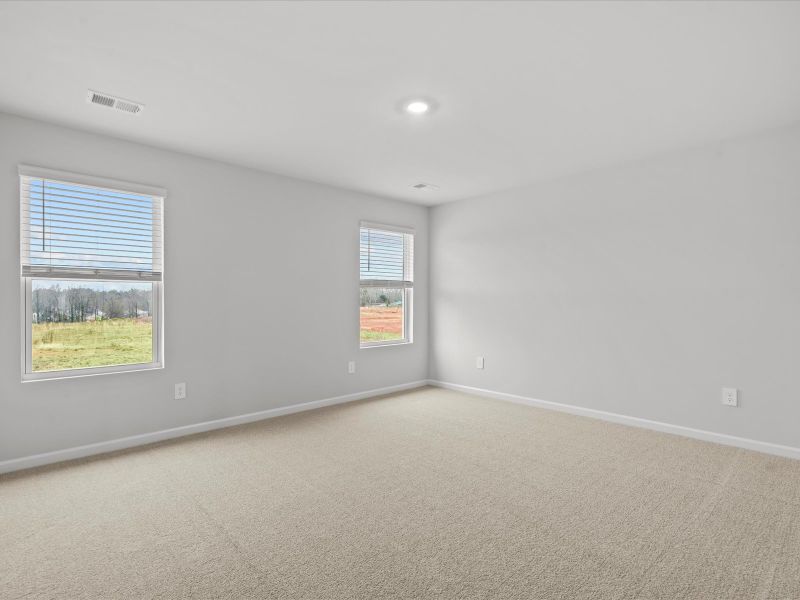 Spacious, unfurnished interior of a new home in Pleasant Brook, Piedmont (Image 15).