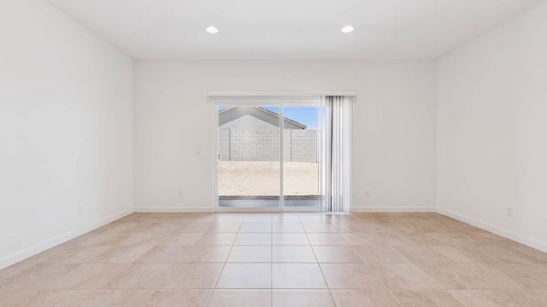 Spacious, unfurnished interior of a new home in Sorrento, Maricopa (Image 13).