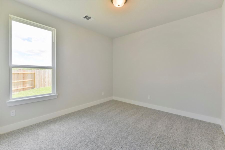 Spacious, unfurnished interior of a new home in Lago Mar, Texas City (Image 23).