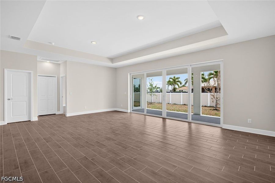 Spacious, unfurnished interior of a new home in Cape Coral, Cape Coral (Image 27).