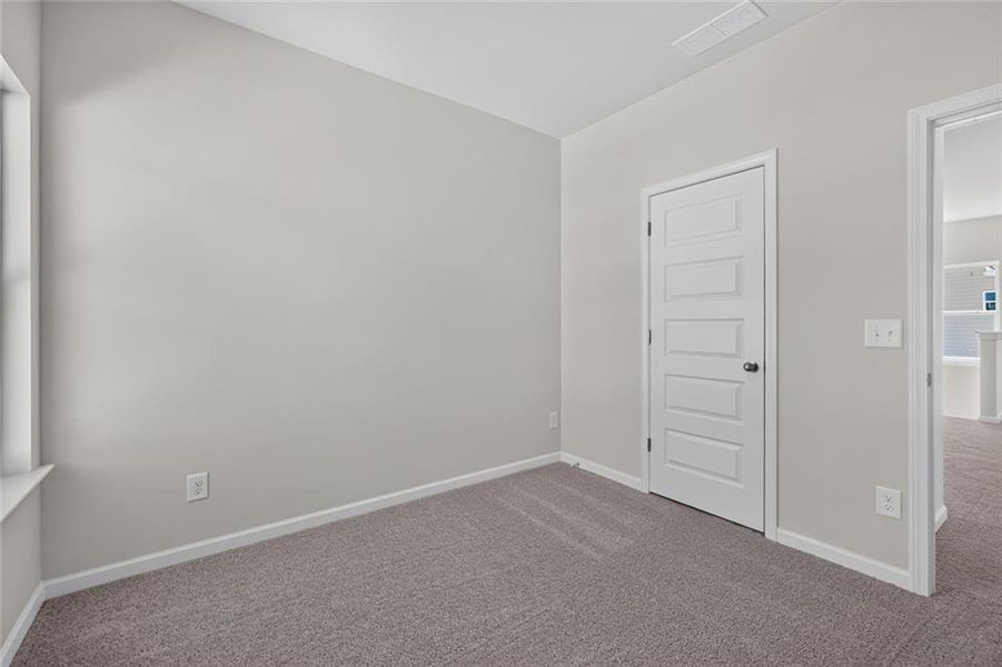 Spacious, unfurnished interior of a new home in North Haven, Rome (Image 31).