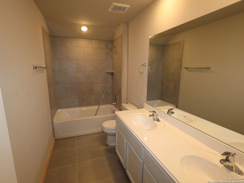 Furnished interior view inside a new home in Paloma Park, Converse (Image 9). Furnished interior view inside a new home in Paloma Park, Converse (Image 9).