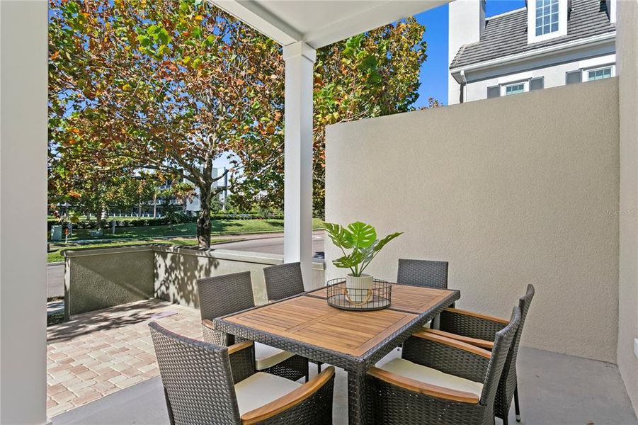 Exterior details and patio area of a home in , St. Petersburg (Image 29).