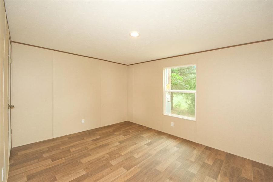 Spacious, unfurnished interior of a new home in , Gordonville (Image 17).