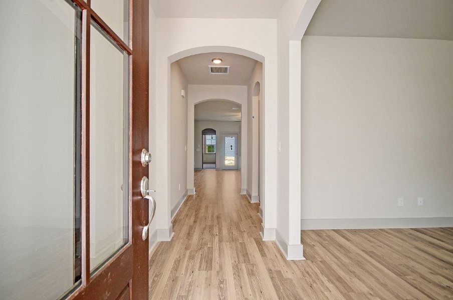 Spacious, unfurnished interior of a new home in Creek Pointe, Moncks Corner (Image 24).