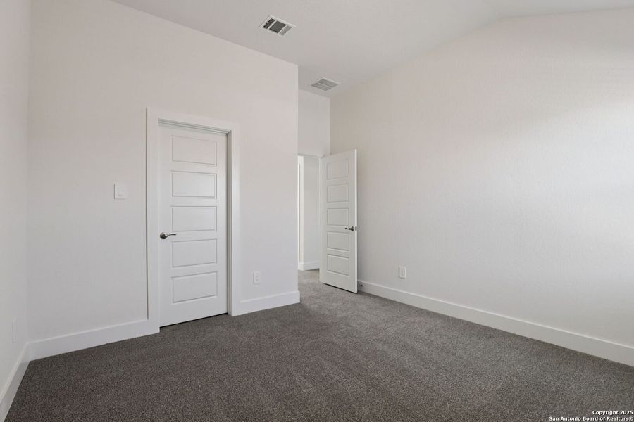 Spacious, unfurnished interior of a new home in Carmel Ranch, Schertz (Image 35).