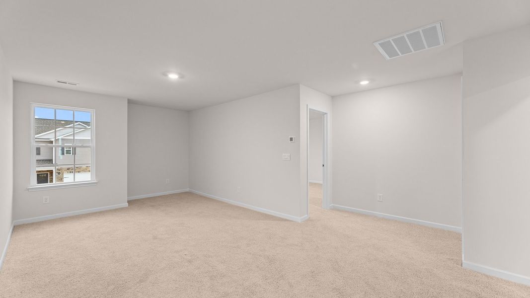 Spacious, unfurnished interior of a new home in East Ridge, Ayden (Image 22).