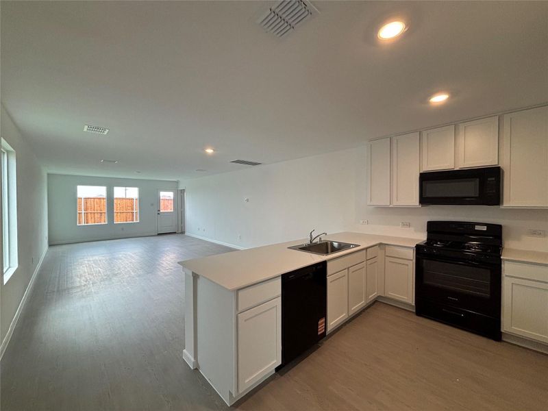 Furnished interior view inside a new home in Binford Creek, Waller (Image 10).