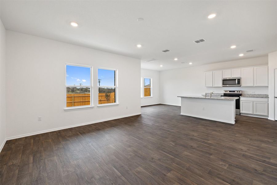 Spacious, unfurnished interior of a new home in Palomino, Manor (Image 20).