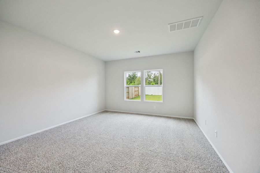 Spacious, unfurnished interior of a new home in Saint Tropez, Huffman (Image 12).