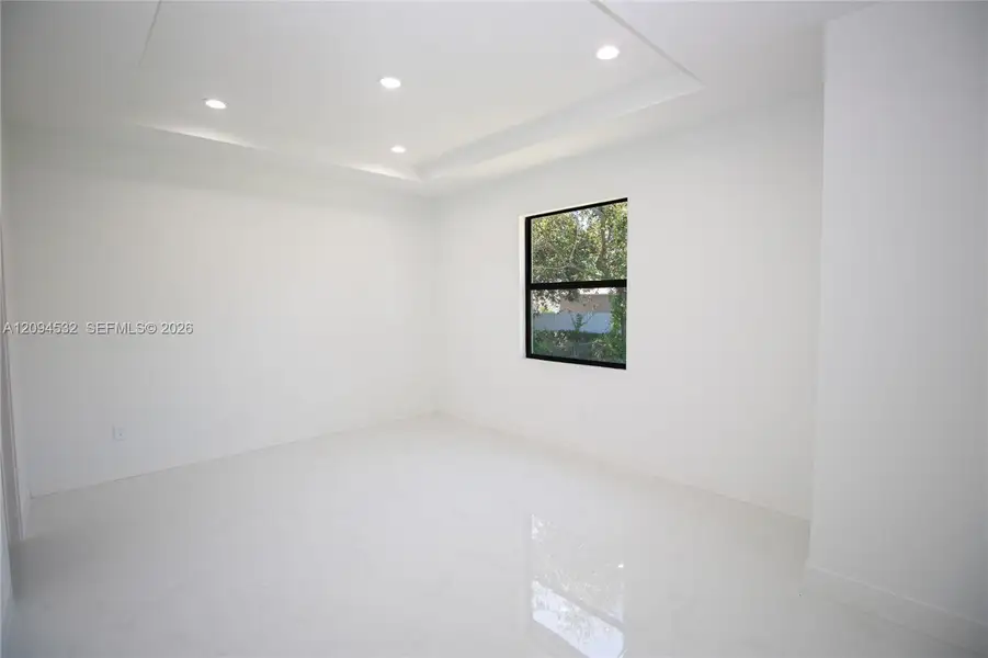 Spacious, unfurnished interior of a new home in , Lehigh Acres (Image 25).