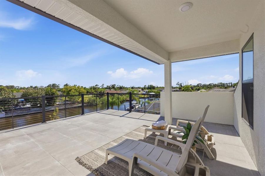 Exterior details and patio area of a home in , Port Charlotte (Image 30).