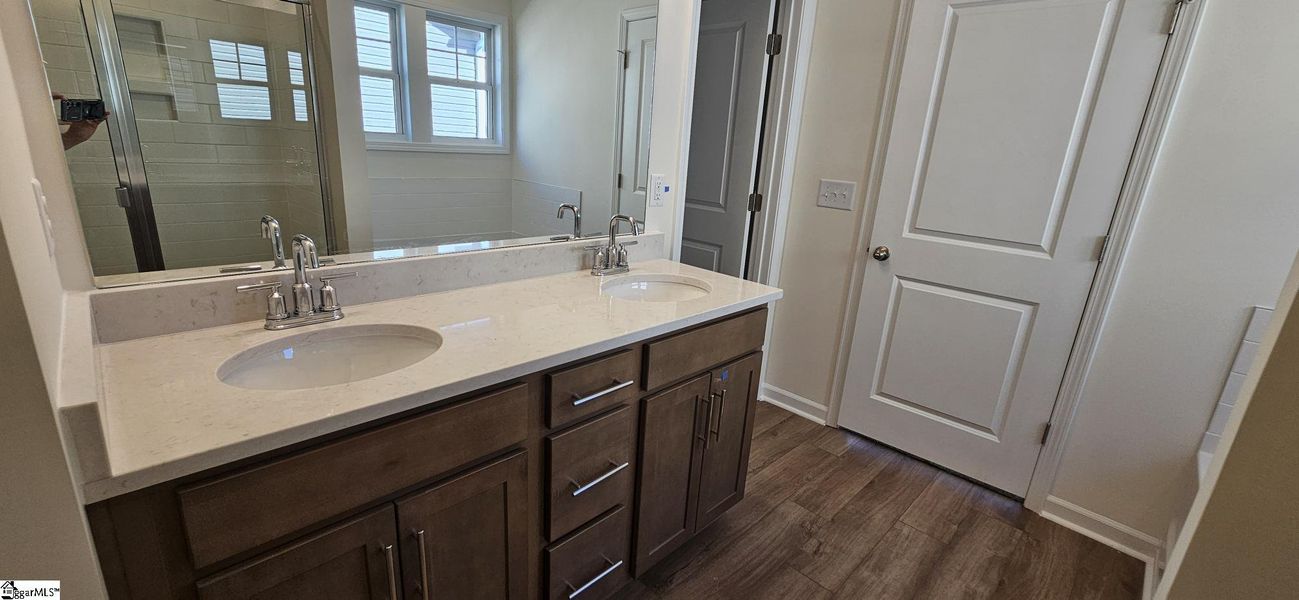 Furnished interior view inside a new home in Sedona, Greenville (Image 6).