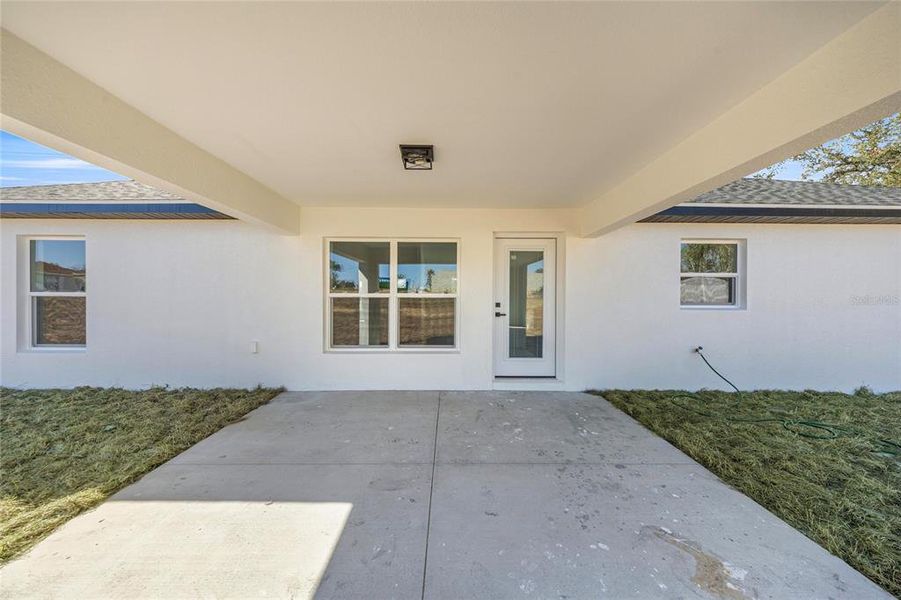 Exterior details and patio area of a home in , Ocala (Image 3).