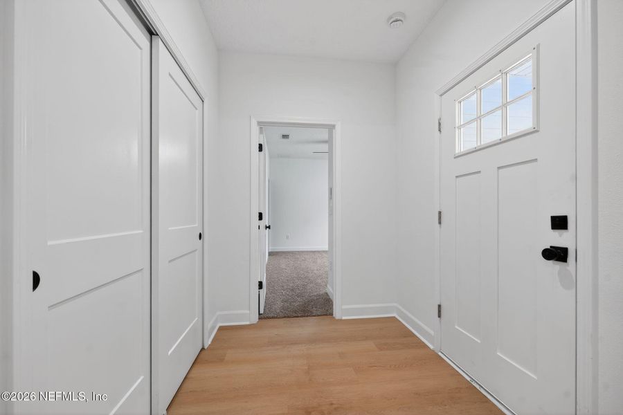 Spacious, unfurnished interior of a new home in , Middleburg (Image 13).