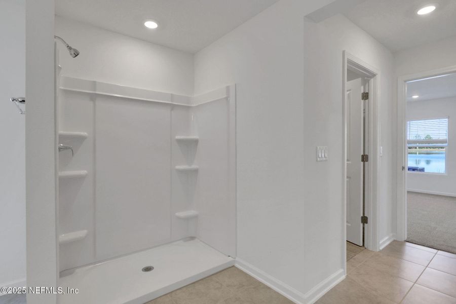 Spacious, unfurnished interior of a new home in Cedar Creek, Jacksonville (Image 24).