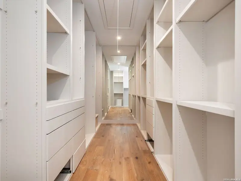Spacious, unfurnished interior of a new home in , San Antonio (Image 19).