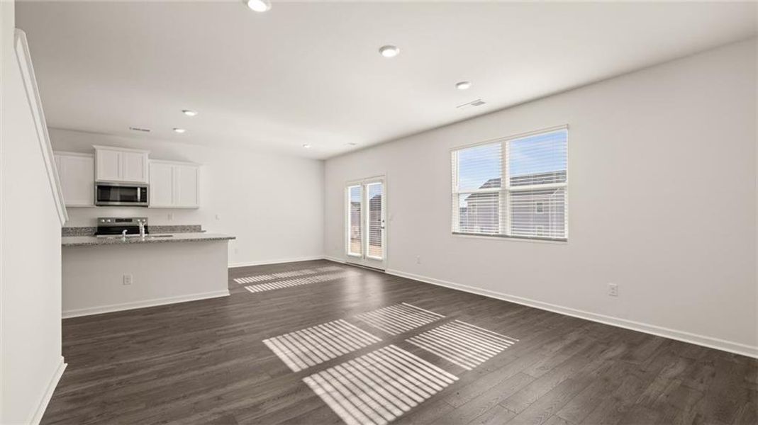 Spacious, unfurnished interior of a new home in Poplar Preserve, Newnan (Image 37).