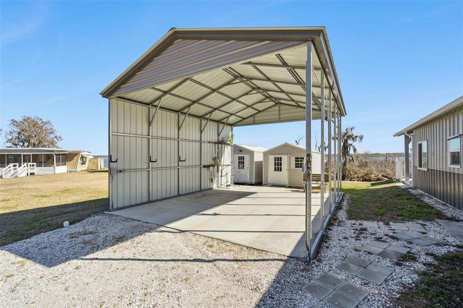 Exterior details and patio area of a home in , Lake Panasoffkee (Image 1). Exterior details and patio area of a home in , Lake Panasoffkee (Image 1).