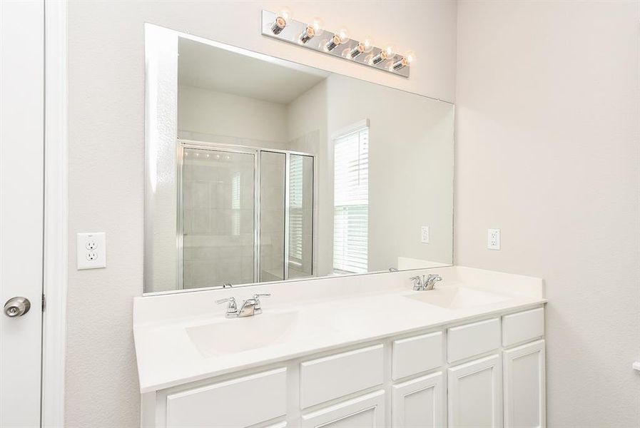 Dual Vanities in the primary ensuite