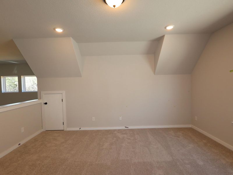 Spacious, unfurnished interior of a new home in Heritage, Dripping Springs (Image 15).