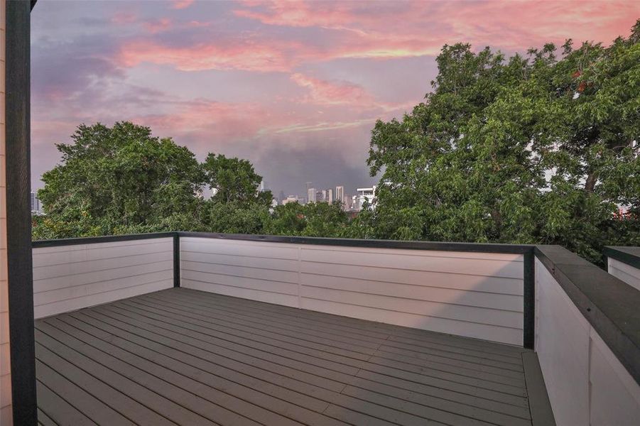 Enjoy breathtaking Houston views from this 4th-floor rooftop terrace, equipped with a convenient gas and water line for your grilling pleasure.