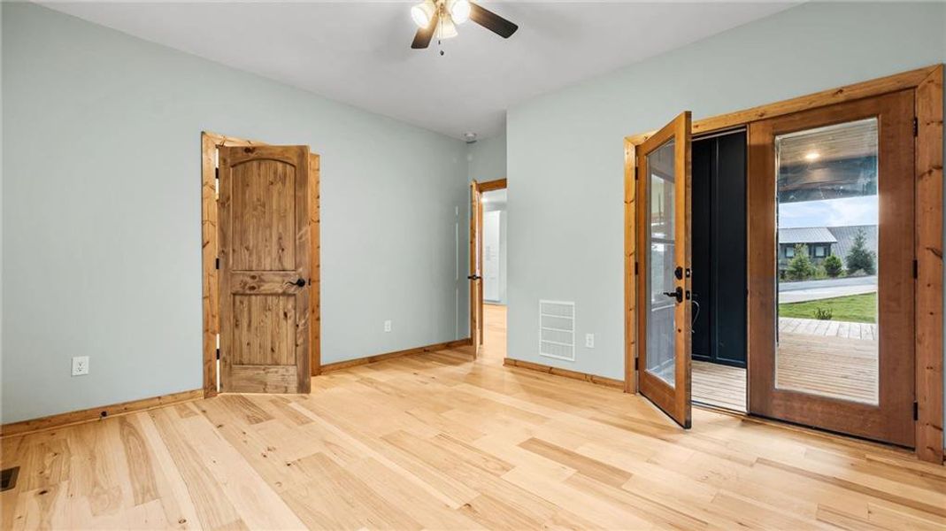 Spacious, unfurnished interior of a new home in , Ellijay (Image 37).