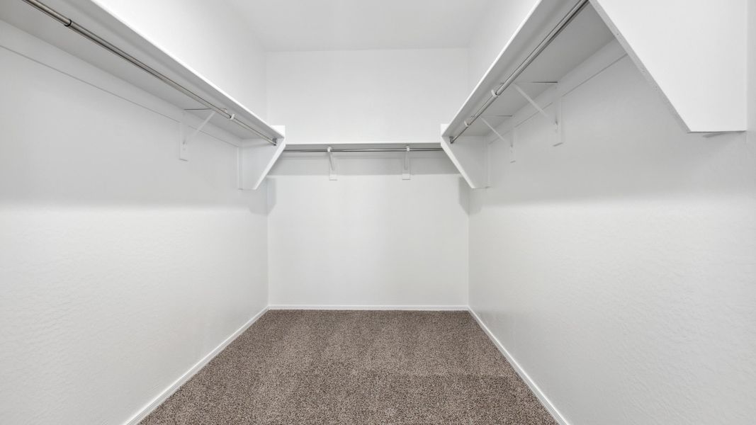 Spacious, unfurnished interior of a new home in Quail Ranch, San Tan Valley (Image 16).