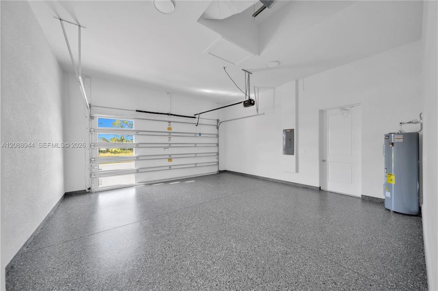 Spacious, unfurnished interior of a new home in , Lehigh Acres (Image 24).