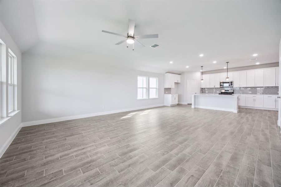 Spacious, unfurnished interior of a new home in Bellagio, Forney (Image 13).