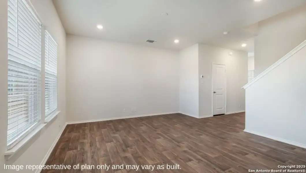 Spacious, unfurnished interior of a new home in Stonehill, San Antonio (Image 18).
