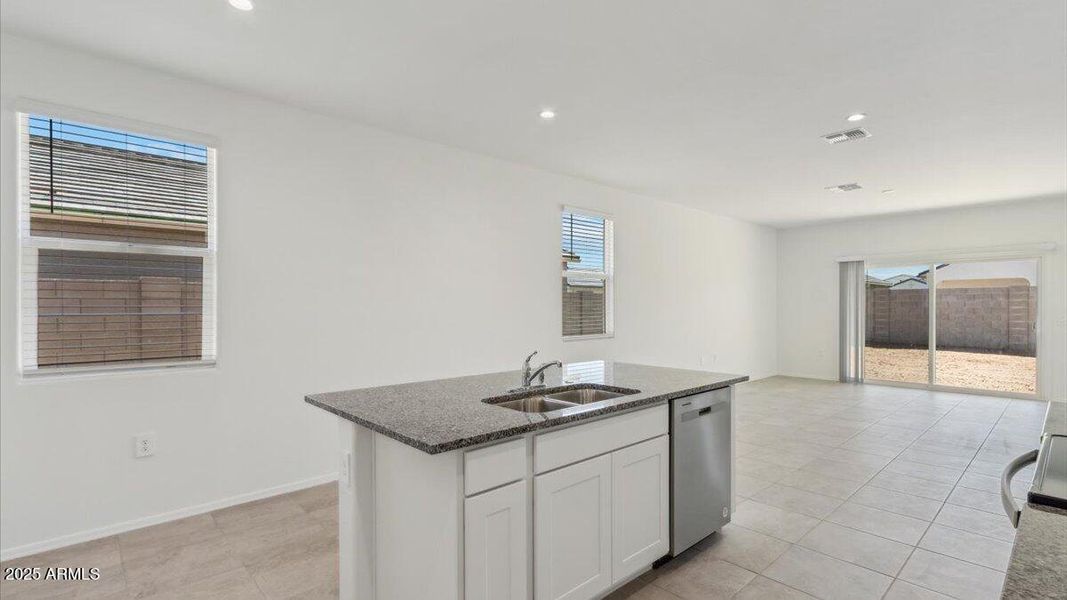 Caroline kitchen island