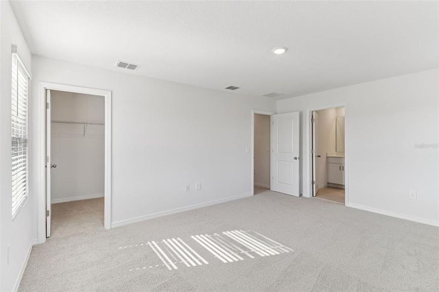 Spacious, unfurnished interior of a new home in The Reserve at Hammock Oaks Townes, Lady Lake (Image 28).