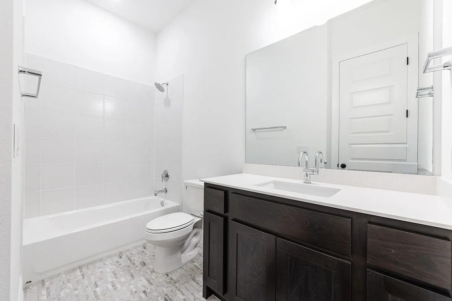 Deerfield II E Bathroom 2