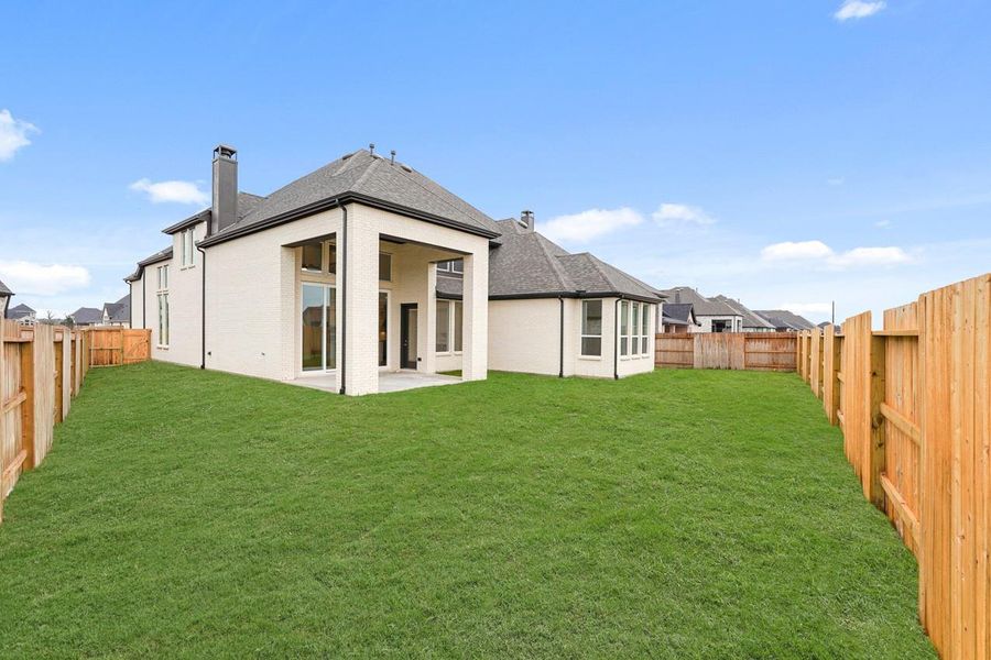 Exterior details and patio area of a home in Grange, Katy (Image 3).