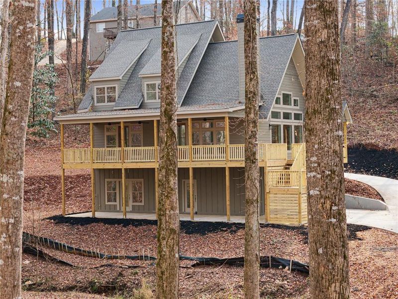 Exterior details and patio area of a home in , Dawsonville (Image 4).