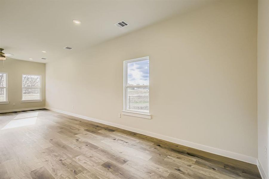 Spacious, unfurnished interior of a new home in Ambergrove, Royse City (Image 15).