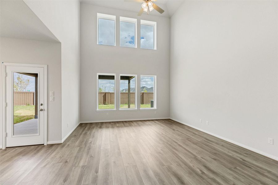 Spacious, unfurnished interior of a new home in Brookewater, Rosenberg (Image 23).